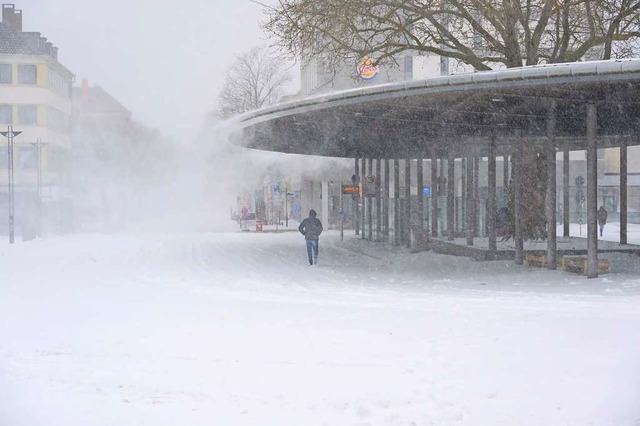 Wintereinbruch in Mitteldeutschland.  | Foto: Jonas Walzberg (dpa)