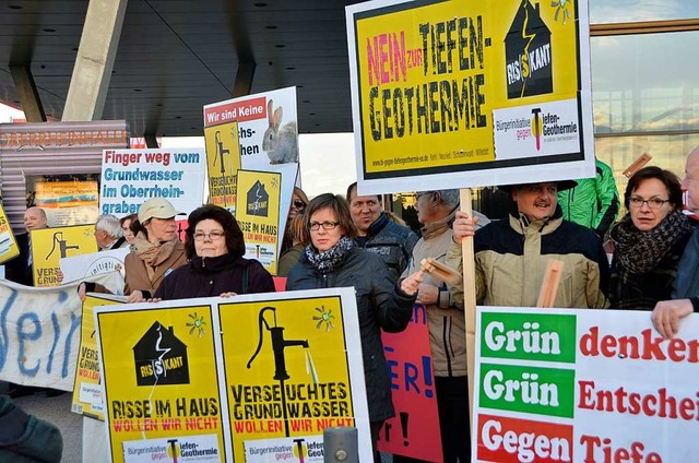 Der Protest gegen das Geothermieprojek... Fachmesse Geotherm 2015 in Offenburg.  | Foto: Helmut Seller