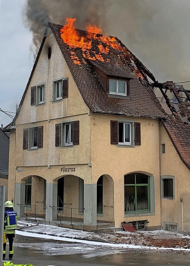 Die ehemalige Mangelstube in Kirchhofen brannte im Mai 2020.  | Foto: Feuerwehr Ehrenkirchen