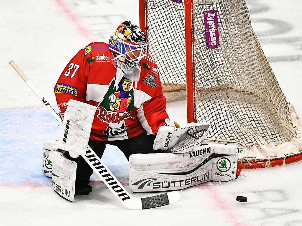 Heimsieg fr die Wlfe: Der EHC Freiburg gewinnt in der Echte-Helden-Arena gegen die Oberschwaben aus Ravensburg mit 3:2. Am Ende entscheidet das Penaltyschieen.