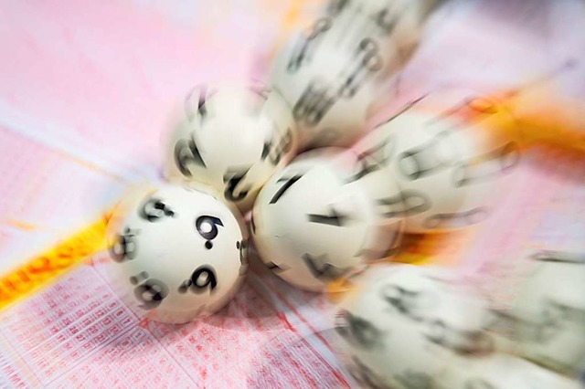 Ein Lotto-Spieler aus Lrrach darf sich ber fast 1,5 Millionen Euro freuen.  | Foto: Tom Weller (dpa)