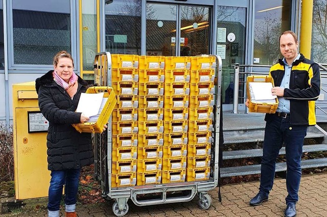 Lauranne Hoeltzel-Waldmann, Wahlleite... Leiter des Offenburger Briefzentrums.  | Foto: Deutsche Post