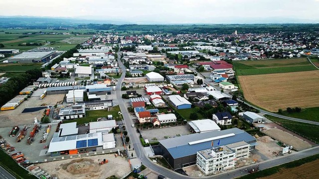 Blick aufs Endinger Industriegebiet im... Industrie in der Kaiserstuhlgemeinde.  | Foto: Michael Saurer