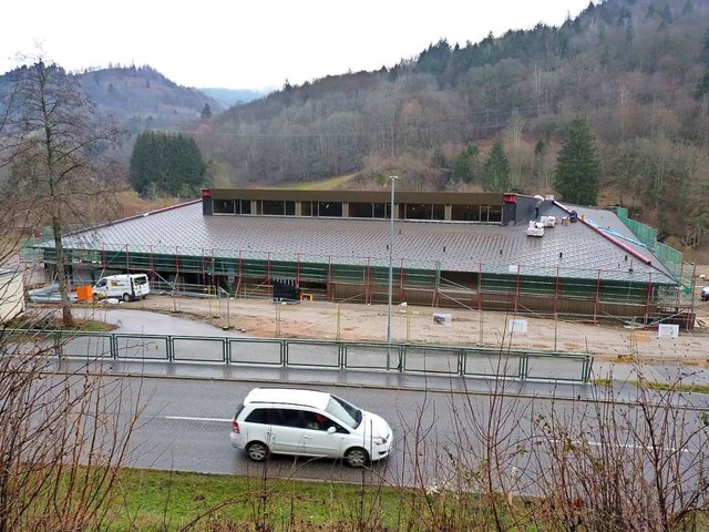 In Schnau entsteht derzeit eine neue Mehrzweckhalle.  | Foto: sattelberger