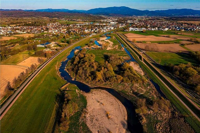 Vorbild fr die Renaturierungsplne zw...r ist der Elzabschnitt bei Kndringen.  | Foto: Dieter Ruf