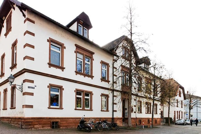 Der Kindergarten St. Vinzenz in der Sc...strae 12 (rechtes Gebude) erweitert.  | Foto: Gabriele Zahn