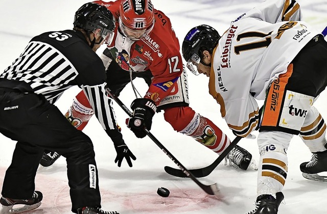 Der EHC Freiburg, hier mit Andre Hult...itt kommende Woche gleich vier Mal an.  | Foto: Achim Keller