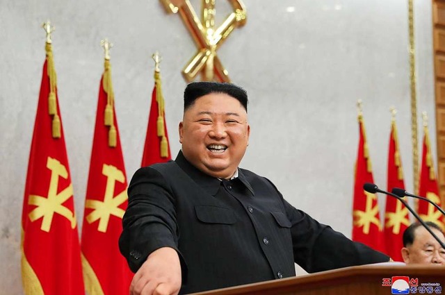 Kim Jong-un (Foto am 9. Februar 2021 f...dkoreanischen Nachrichtenagentur KCNA)  | Foto: - (dpa)