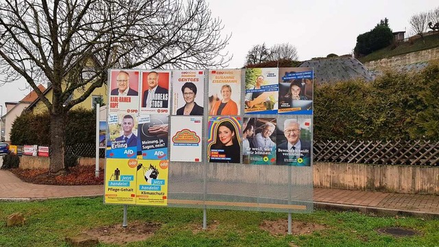 Die Wahlplakate hngen und die Kommunen bereiten sich auf den 14. Mrz vor.  | Foto: Christian Kramberg