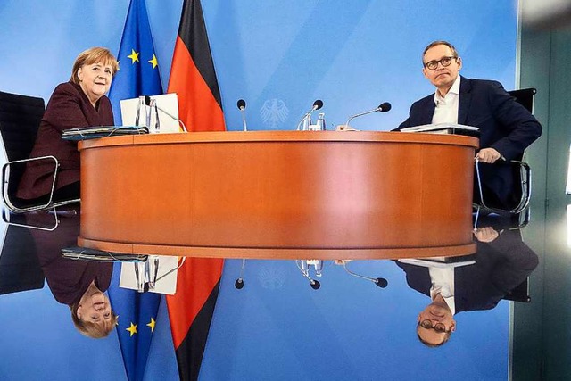 Angela Merkel und Michael Mller vor der Ministerprsidentenkonferenz  | Foto: Guido Bergmann (dpa)