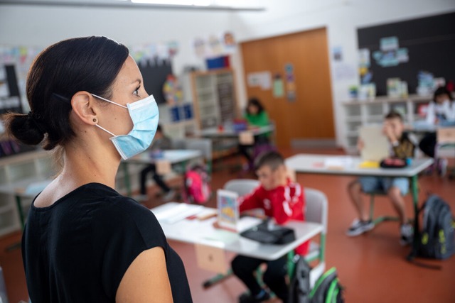 ffnen Grundschulen bald wieder?  | Foto: Sebastian Gollnow (dpa)