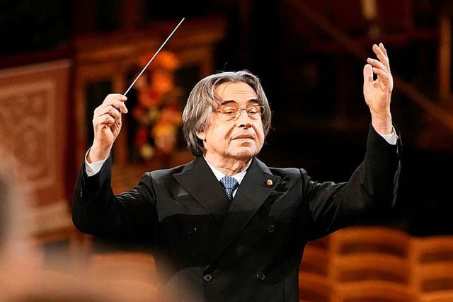 Riccardo Muti dirigierte dieses Jahr d...d des traditionellen Neujahrskonzerts.  | Foto: Roman Zach-Kiesling (dpa)