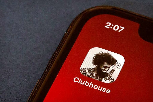 Bei der App Clubhouse darf nicht jeder...en &#8211; nur wer eine Einladung hat.  | Foto: Mark Schiefelbein (dpa)