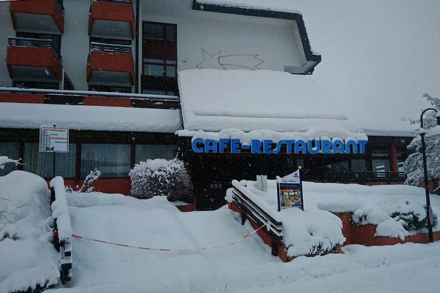 Keine Gste, dafr viel Schnee: Ein Restaurant in Titisee.  | Foto: Karl Heidegger