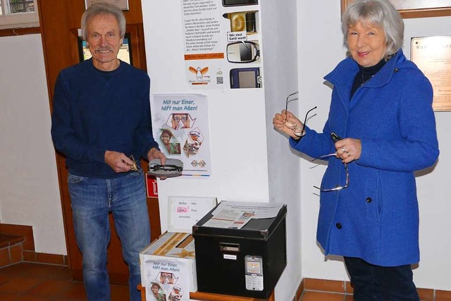 Christa Eckert und Dieter Hhnel bei d...angsbereich des Laufenburger Rathauses  | Foto: Martin Kpfer