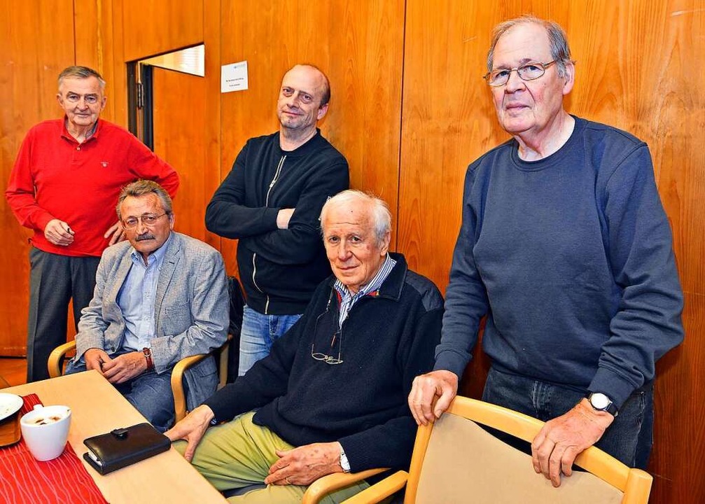 Im Austausch, um sich über Parkinson z...ubek und Rudolf H. Stotz (von links).   | Foto: Michael Bamberger
