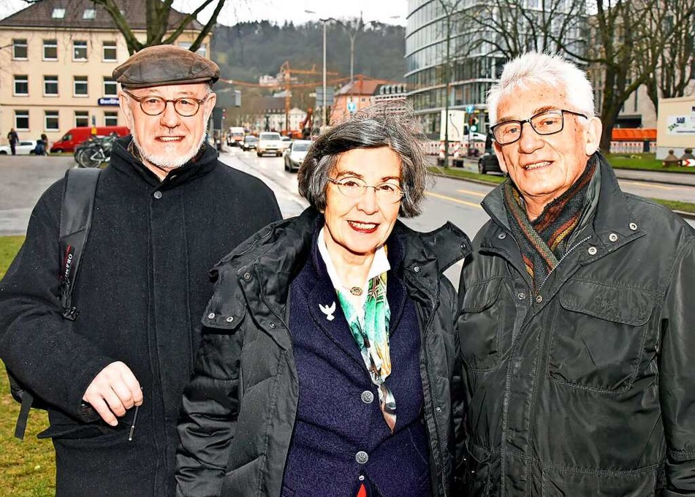 Drei von der Freiburger Gruppe der Ver...Ehrlenspiel und Max Heinke (von links)  | Foto: Michael Bamberger