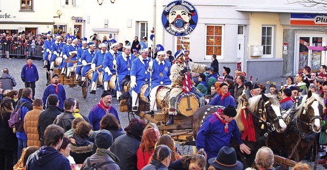 Millimeterarbeit war fr die Pferdefh...er Altstadt von Bad Waldsee angesagt.   | Foto: Martha Weishaar