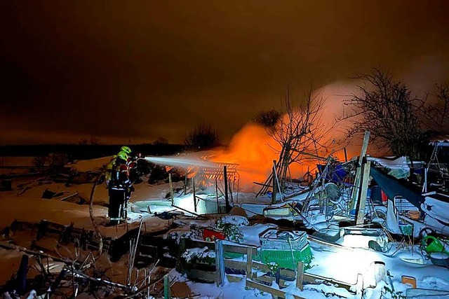 Zum Brand einer Baracke auf einem mit ...urde die Feuerwehr Gottenheim gerufen.  | Foto: Feuerwehr Gottenheim
