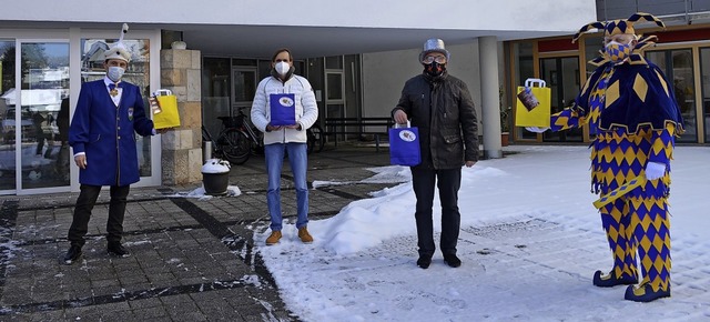 Vogt Michael I. als Bajass und Narrenr...r und Stiftungsleiter Bernd Herrmann.   | Foto: Nikolaus Bayer