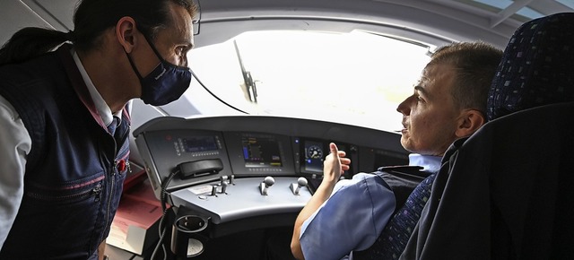 Fr wen gelten welche Tarifvereinbarun...uhe bei den Bahn-Beschftigten wchst.  | Foto: Arne Dedert