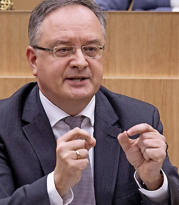 SPD-Fraktionschef Andreas Stoch warf d...rtrauen in die Politik zu beschädigen.  | Foto: Christoph Schmidt (dpa)