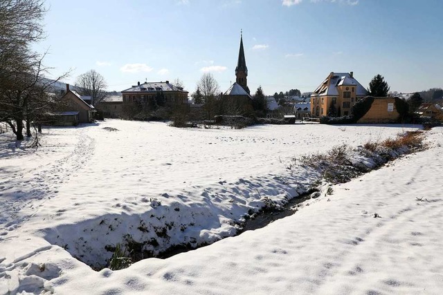 Auf dem Areal hinter Kloster, Kirche u...rrhaus sollen einmal 41 Huser stehen.  | Foto: Christoph Breithaupt