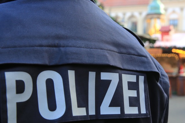 Fast 400 Polizistinnen und Polizisten ...e Schutzimpfung bekommen (Symbolbild).  | Foto: Peter Gercke