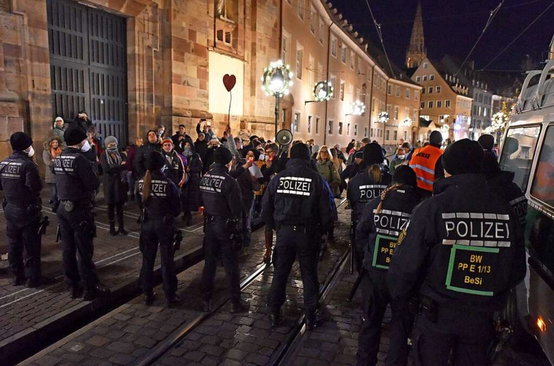 Freiburger Polizei Leitet Nach Demo 150 Bußgeldverfahren Ein - Freiburg ...