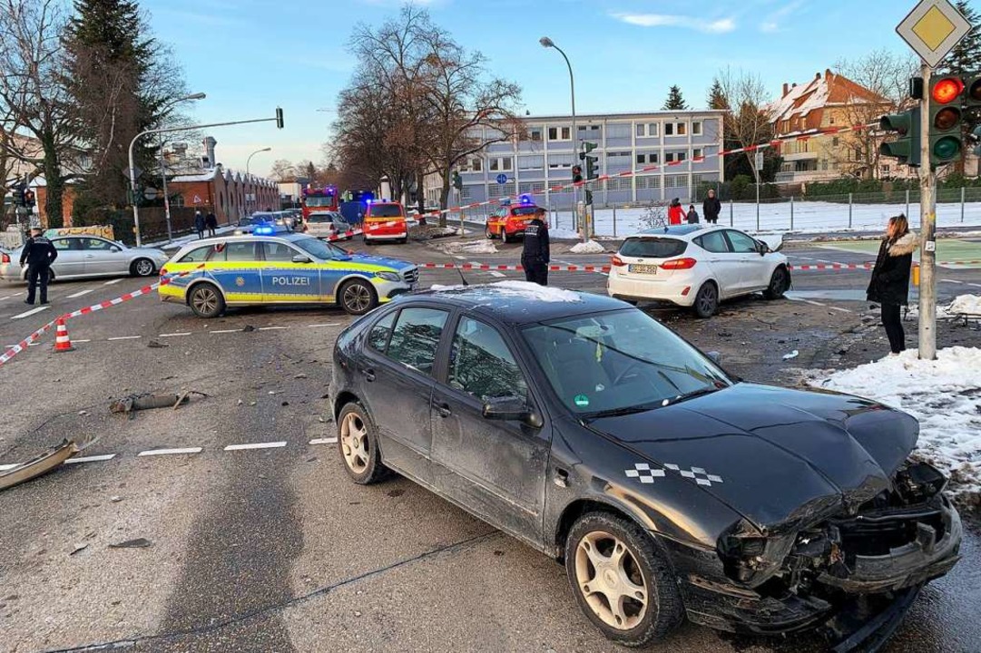 Heftiger Unfall an der Kreuzung Moltke-, Ecke Zeller Straße  | Foto: Helmut Seller