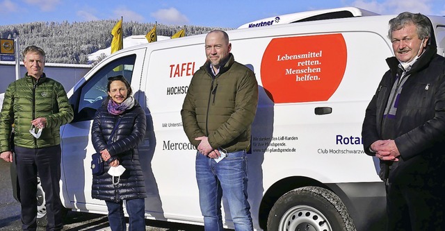 Spendenbergabe des neuen Tafel-Fahrze...) und Rotary-Prsident  Manfred Kopf.   | Foto: Eva Korinth