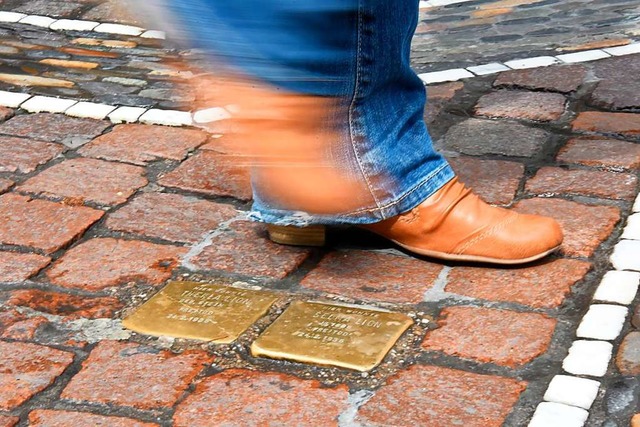 Nicht einfach ber das Schicksal von N...as ist der Gedanke von Stolpersteinen.  | Foto: Jonas Hirt