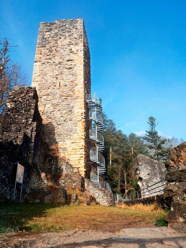 Vom begehbaren Turm erffnet sich eine...f die dahinter liegenden  Bergketten.   | Foto: Wolfgang Adam