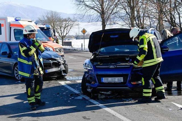 Zwei Verletzte nach Unfall an Kreuzung bei Mllheim