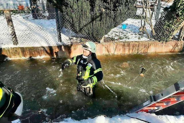 Feuerwehr und THW verhindern berflutung der vereisten Glotter