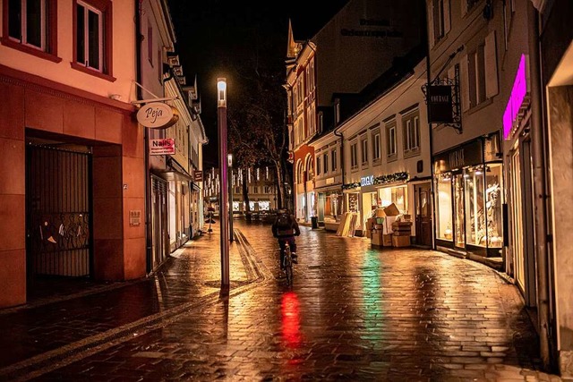 In den Innenstdten im Landkreis &#821... wird es nachts vorerst ruhig bleiben.  | Foto: Jonas Hirt