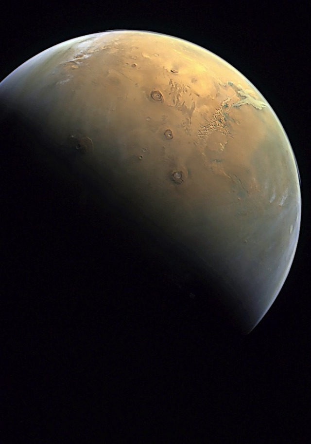 Der Mars, gesehen aus 25000 Kilometern Abstand.  | Foto: Mohammed Bin Rashid Space Center (dpa)