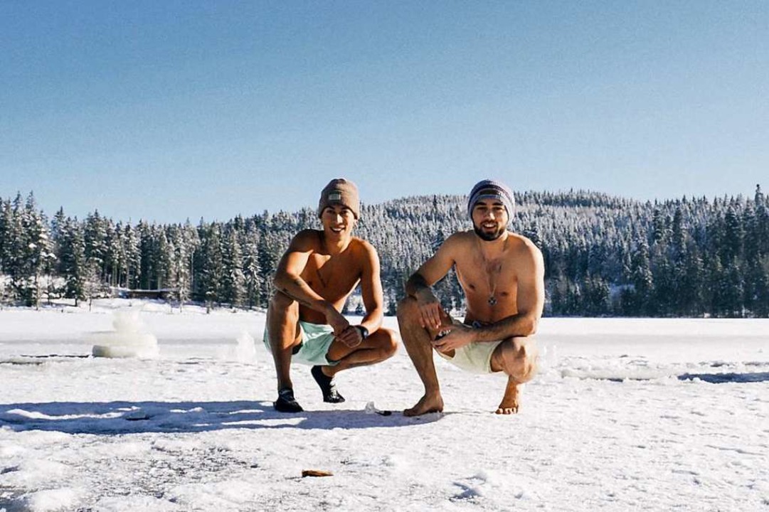 Paul Zepp (links) und Merlin Blumensch...hen im Winter fast jede Woche eisbaden  | Foto: Merlin Blumenschein