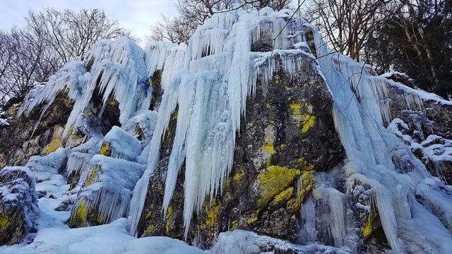 Die Felsen in Utzenfeld sind bei Eiskletterern beliebt.  | Foto: Gerald Nill