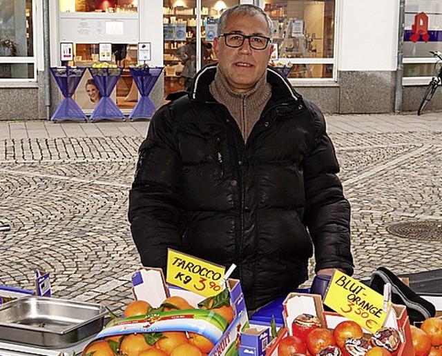 Salvatore Terranova ist neu auf dem Wochenmarkt.   | Foto: Dieter Erggelet