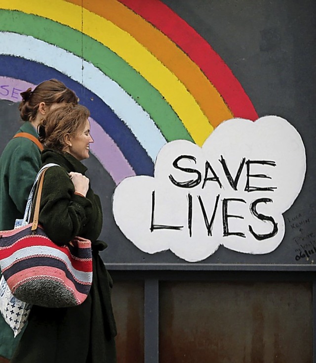 Wachsam bleiben, Leben retten &#8211; ein Graffito in London.  | Foto: Tayfun Salci via www.imago-images.de