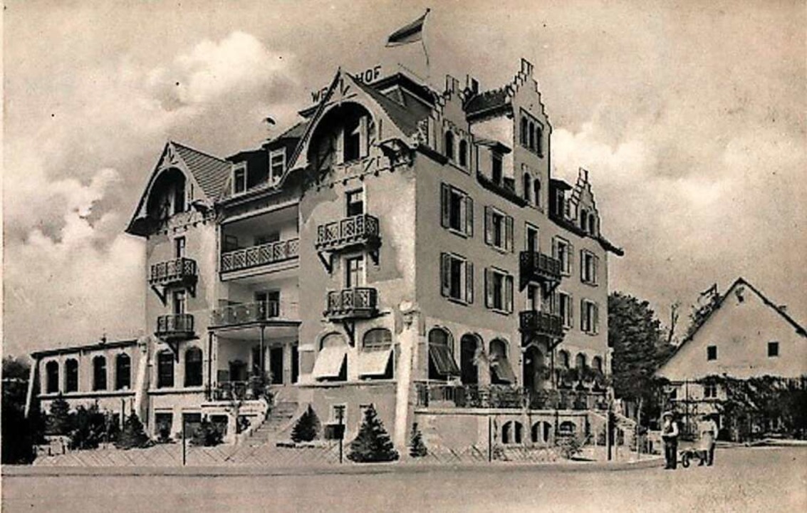 Das im noblen Stil erbaute Hotel Wehra...ge Gasthaus Löwen an der Hauptstraße.   | Foto: Ernst Brugger