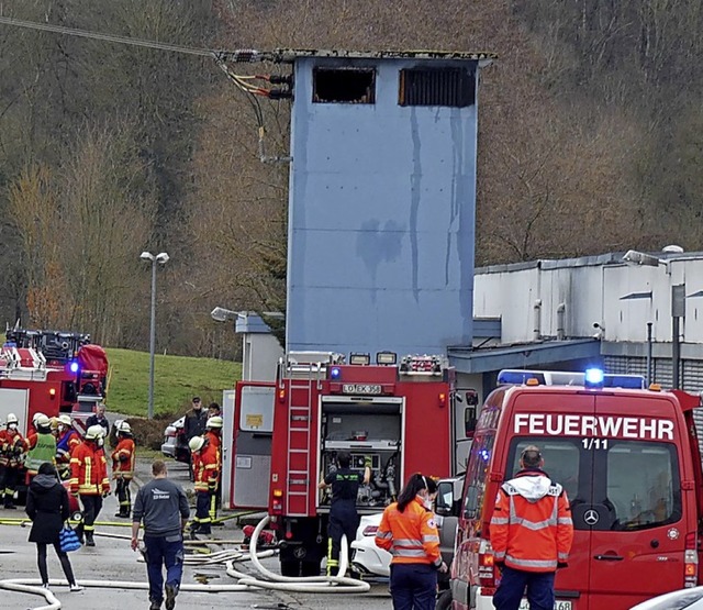 Am Freitag brannte die Trafostation am Wetzel-Areal in Welmlingen.  | Foto: Hans-Ulrich Fiedler