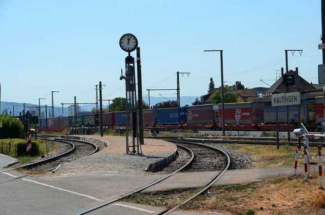 Wie die Kandertalbahn in Haltingen in ...der stillgelegten Bahnstrecke stellen.  | Foto: Moritz Lehmann