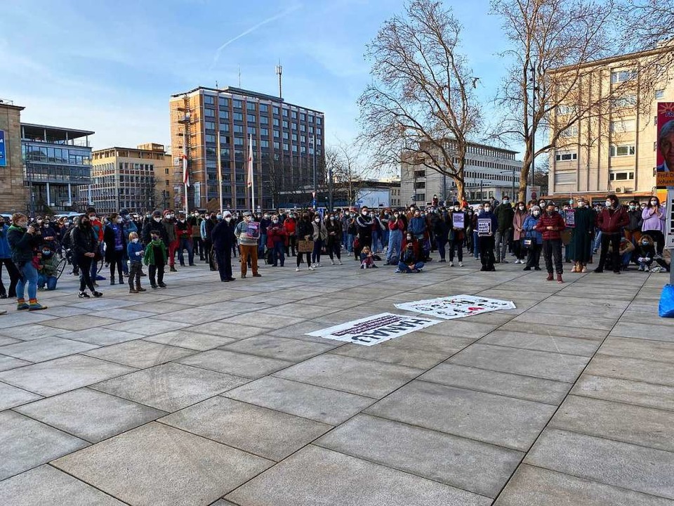 Die Kundgebung startete am Platz der Alten Synagoge.  | Foto: Anika Maldacker
