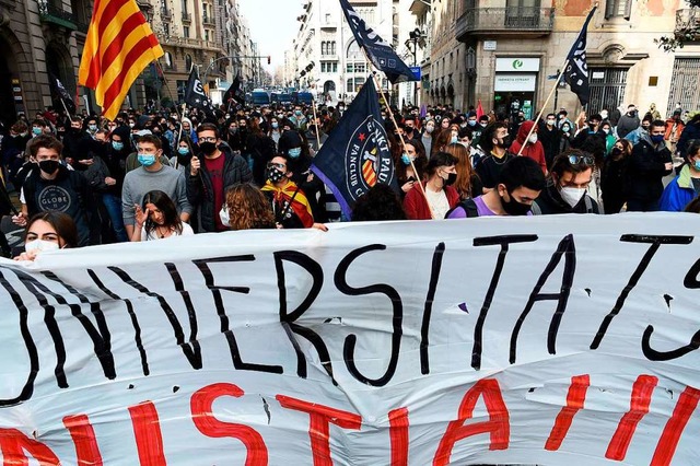 Studierende in Barcelona beteiligten sich an den Protesten.  | Foto: JOSEP LAGO (AFP)