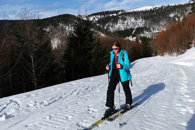 BZ-Redakteurin Sarah Trinler erkundet die Bergwelt Todtnau mit Tourenski.  | Foto: Stefan Asal