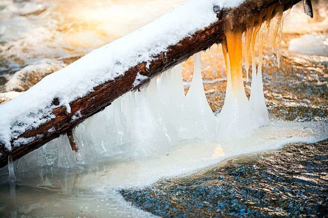 In der Ravennaschlucht formen Eis und  Wasser skurrile Formen.  | Foto: Wolfgang Scheu
