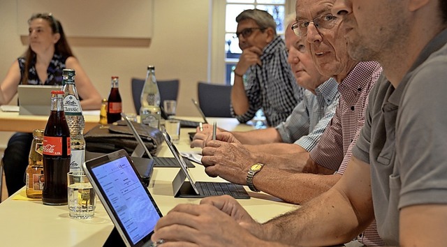 Im Binzener Gemeinderat haben Tablets schon lngst das Papier ersetzt.  | Foto: Moritz Lehmann