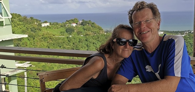 Pia Koch und Kbi Brem segeln seit 201...die Welt. Das Bild zeigt sie in Kuba.   | Foto: zvg